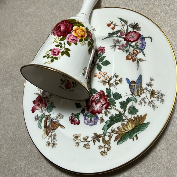 VTG fine Bone China cottage  Rose Bell with matching plate holder . - Picture 4 of 6